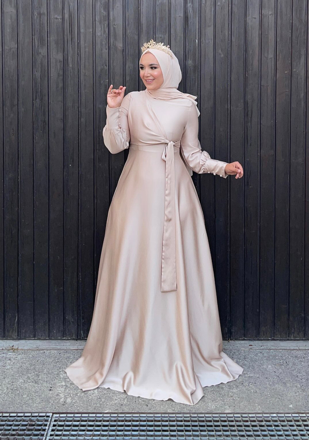 Al Akhawat III in Beige